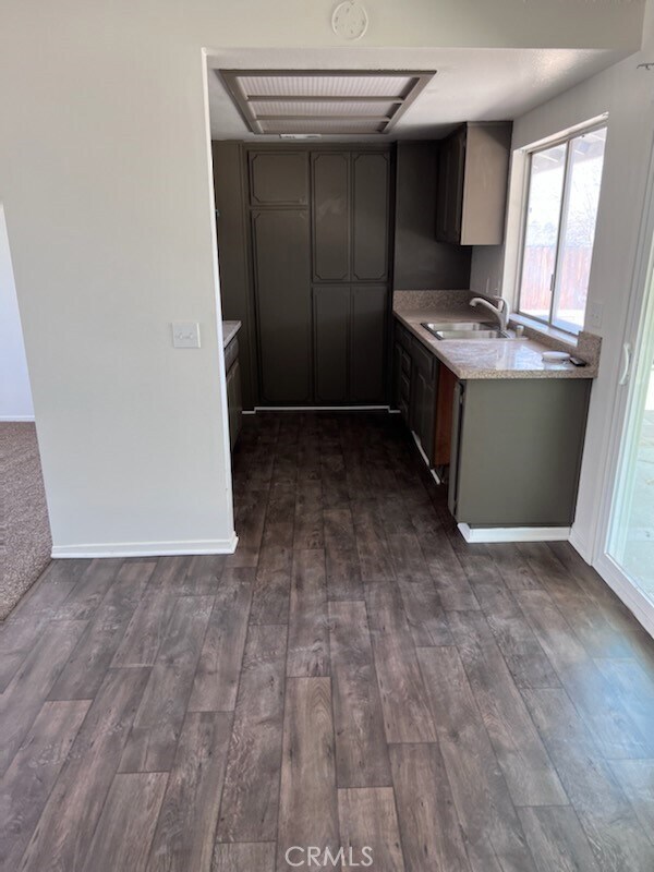 Building Photo - 12535 Cypress Ave