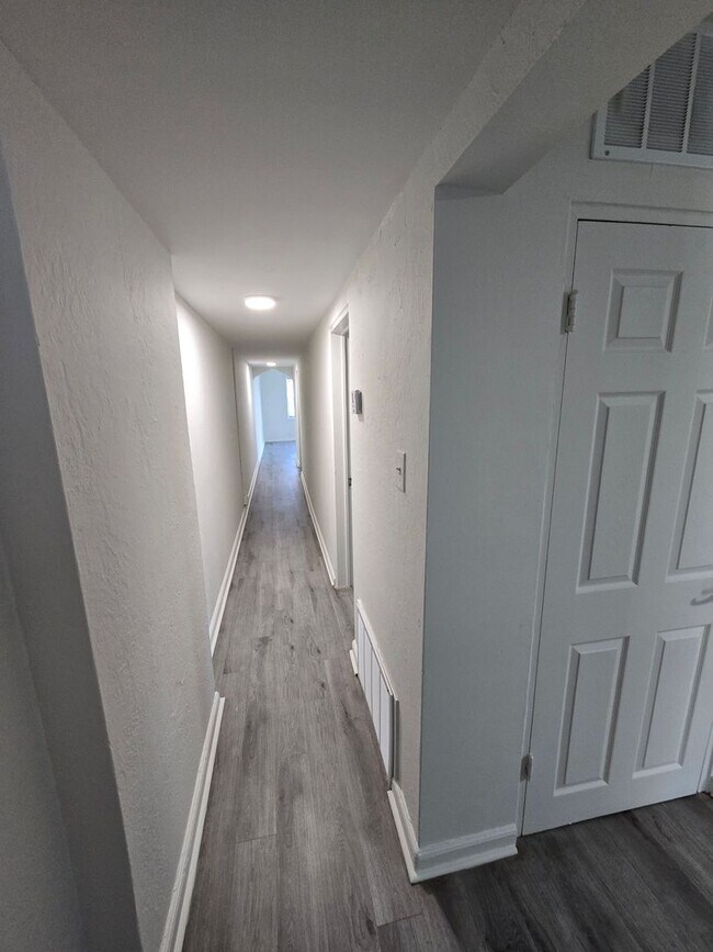 Foto del edificio - 688-694-694 N James Rd