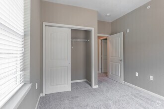 2BR,1.5BA,-1329SF, New Castle - Fenwyck Manor Apartments
