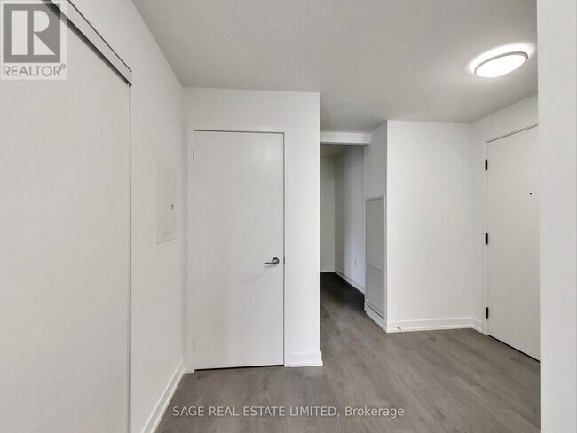 Photo du bâtiment - 270 Dufferin St