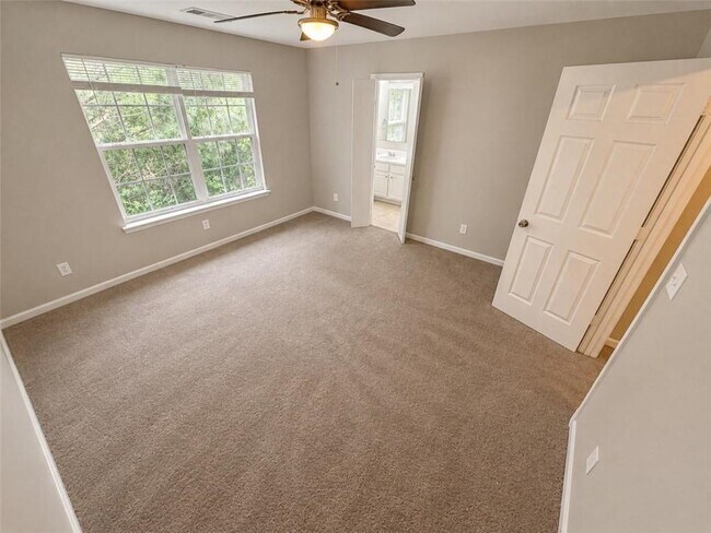 Foto del edificio - 6764 Blackstone Pl