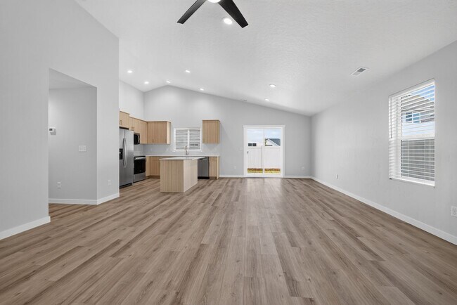 Building Photo - Brand New 4bd/2ba Single Level Nampa Home w/3-Car Garage