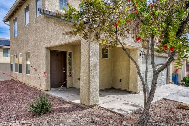 Foto del edificio - Beautiful 4-Bedroom Henderson Home with Fireplace & 2-Car Garage!