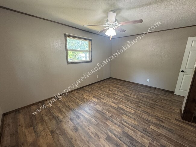 Building Photo - 1016 Kentwood Dr