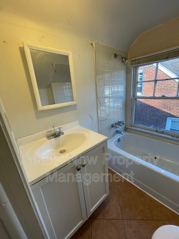 13694 Cedar Rd Unit Apt 2ND, University Heights, OH 44118 Condo for