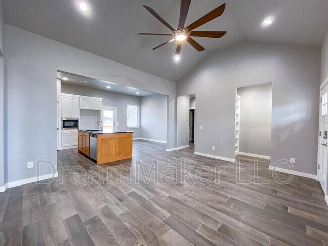 Building Photo - 992 Flowers Dr