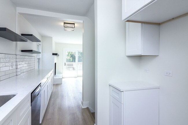 Building Photo - 15W355 Harvard St