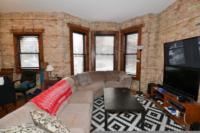 Foto del edificio - 1756 W Montrose Ave