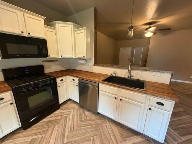 Building Photo - 200 0ff your move in by July 15th!  Adorable OKC home with 3 bed, 2 bath, 2 car garage in Mustang...