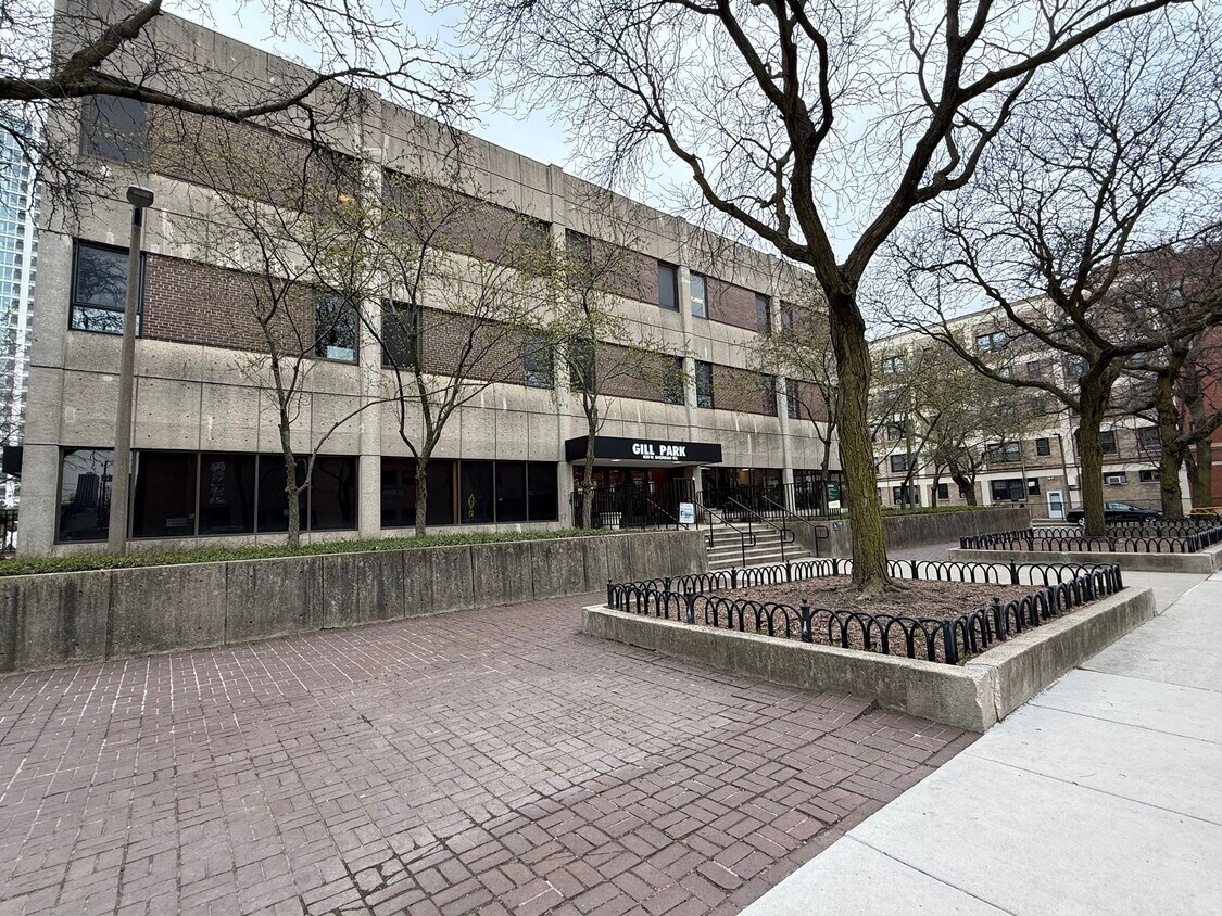 Foto del edificio - 839 W Sheridan Rd