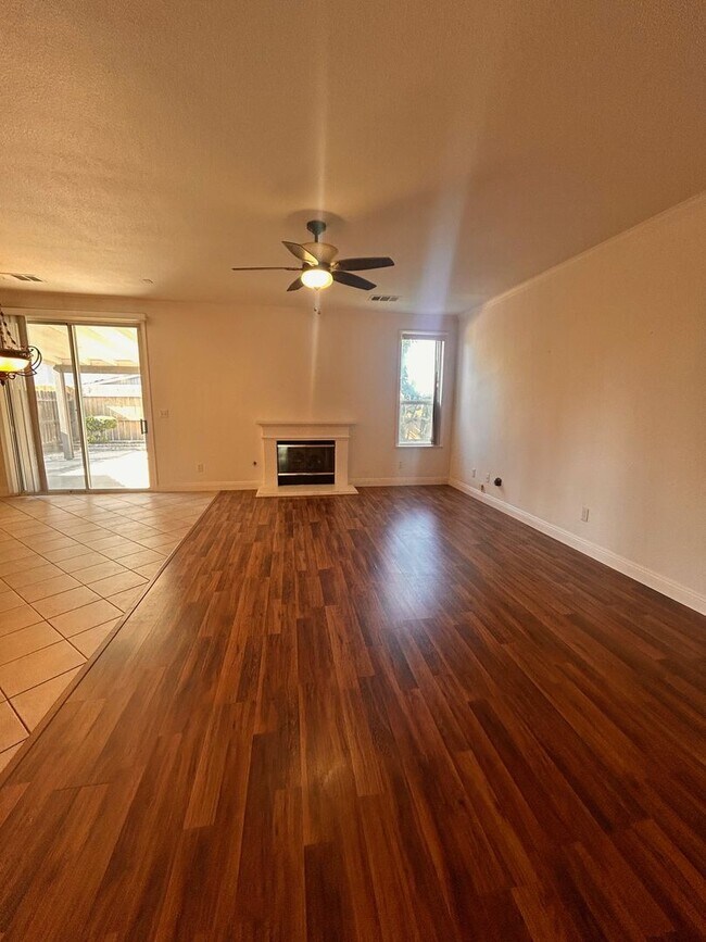 Foto del edificio - Nice home for rent in Visalia!