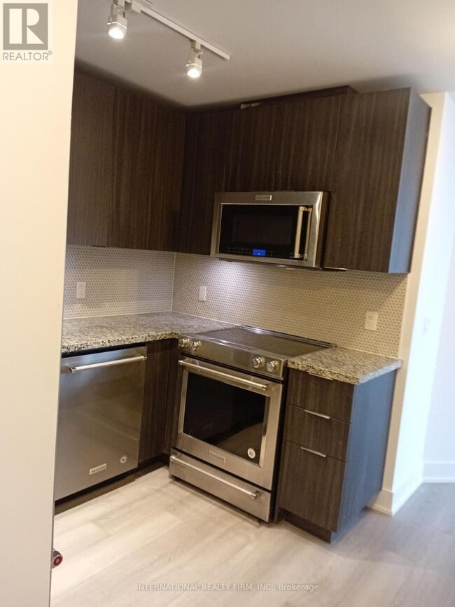 Building Photo - 30 Shore Breeze Dr