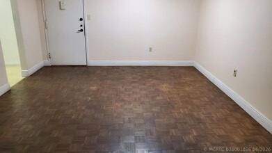 Building Photo - 1400 St Charles Pl
