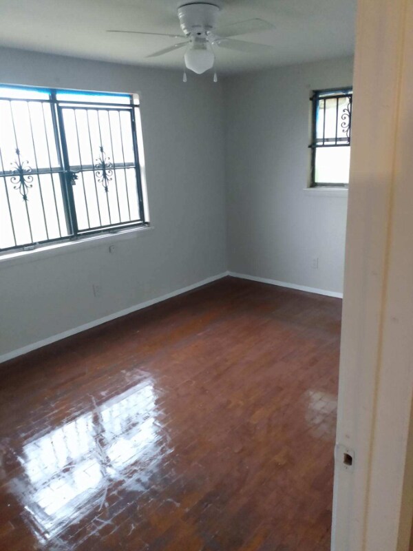 Foto del edificio - 718 Zinn Dr