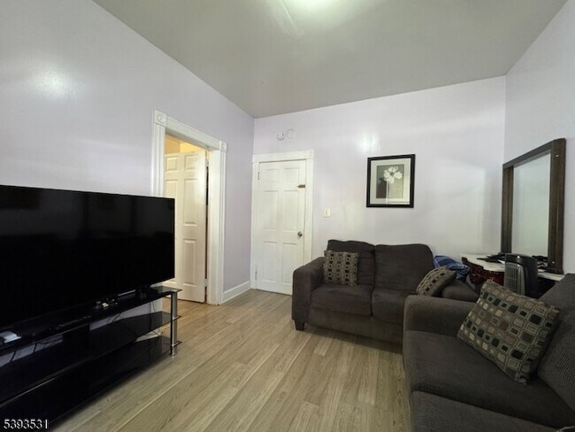 Foto del edificio - 712 E 27th St