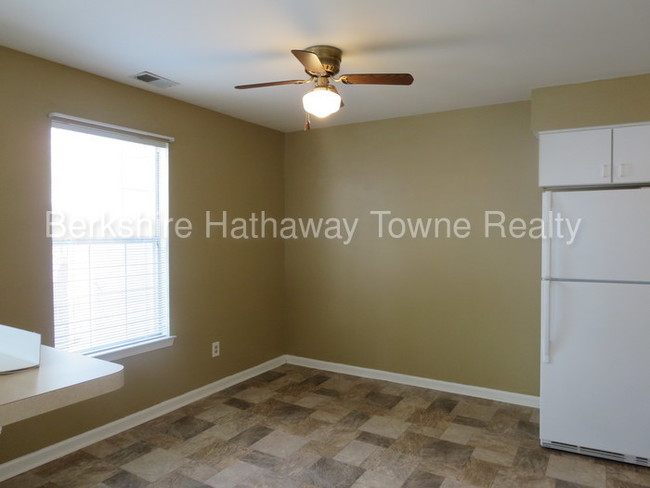 Building Photo - Spacious Condo in Riverwalk!