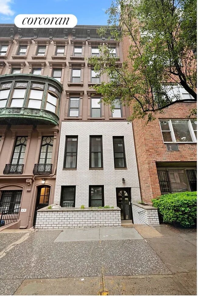 Building Photo - 47 W 71st St