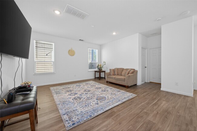 Foto del edificio - 7326 Madison Cmns Ln
