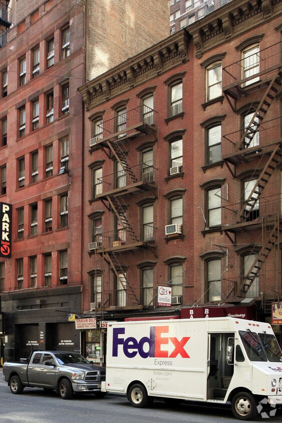 Foto del edificio - 314 W 39th St