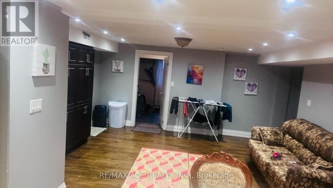 Building Photo - 36 Murray Ave