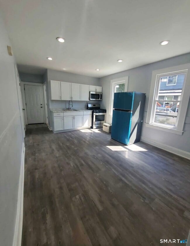 Building Photo - 100 Horace St