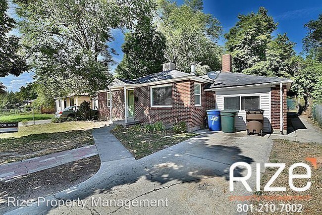 Building Photo - 3 br, 1 bath House - 1233 Redwood Dr