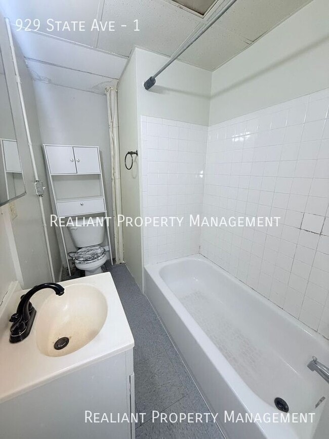 Building Photo - 929 State Ave