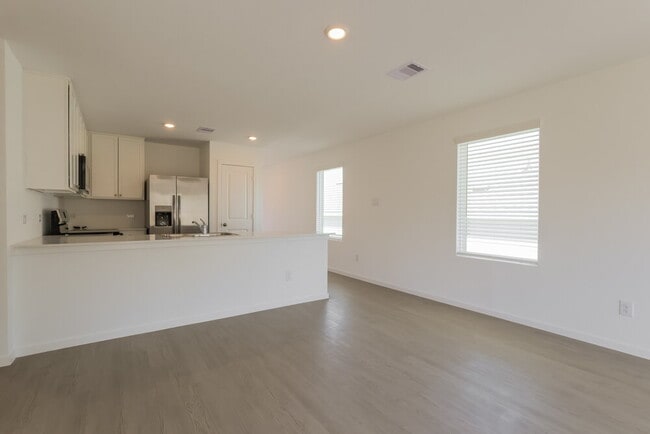 Building Photo - 613 Craven St