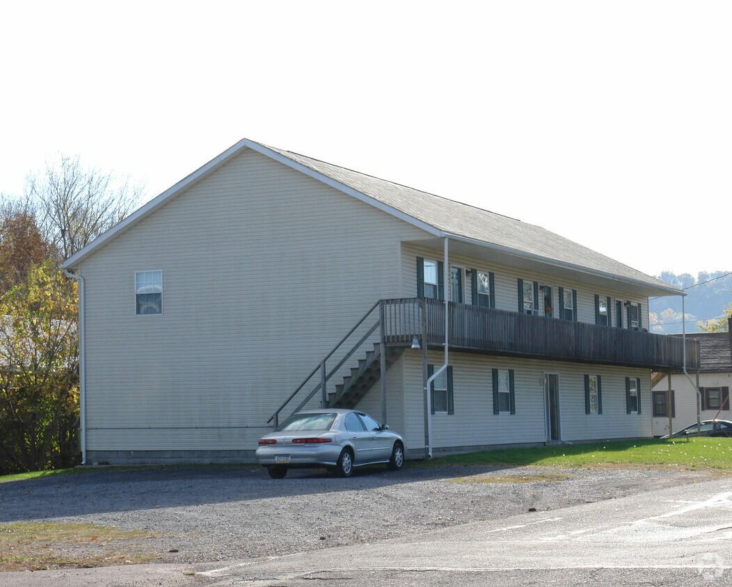 Primary Photo - 750 Maple St