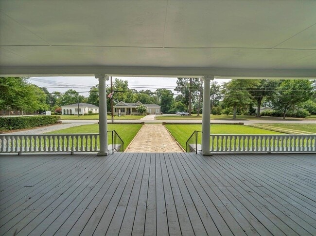 Foto del edificio - 909 Bellevue Ave