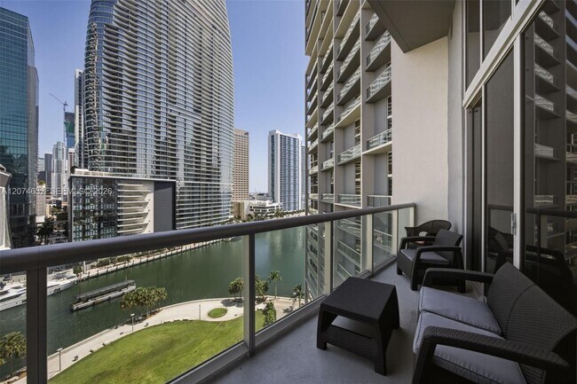 Foto del edificio - 475 Brickell Ave