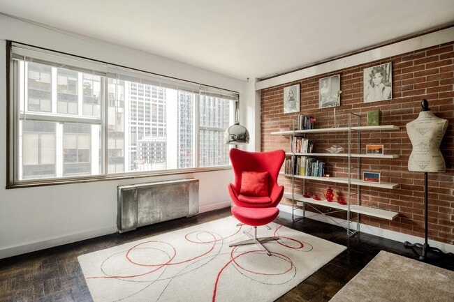 Building Photo - 77 W 55th St