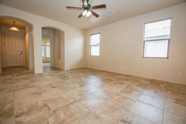 Foto del edificio - Stunning 4-Bedroom, 2-Bathroom home with Central A/C and a spacious 2 Car Garage!