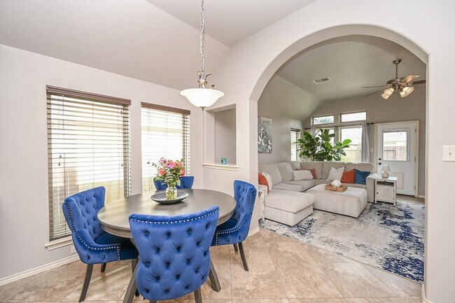 Building Photo - 10911 Overland Trail Dr