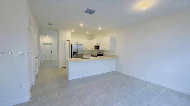 Foto del edificio - 2621 SE 27th Dr