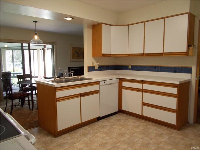 Foto del edificio - 47 Lake View Dr