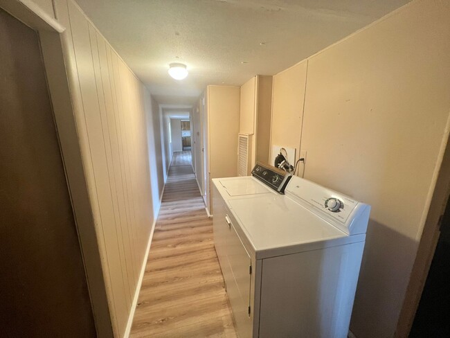 Building Photo - Cozy Mobile Home in Felton!