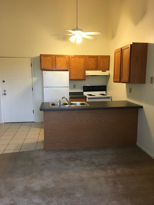 Building Photo - 316 & 400 Monitor Apartments