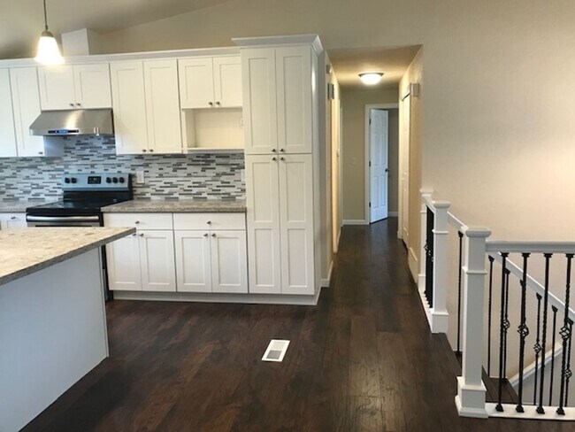 Foto del edificio - Beautifully remodeled 2 Story SFH 4 BD 2.5...