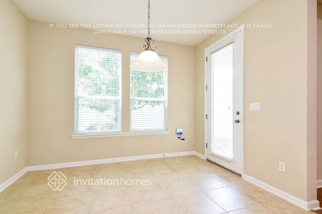 Foto del edificio - 530 Side Creek Ln