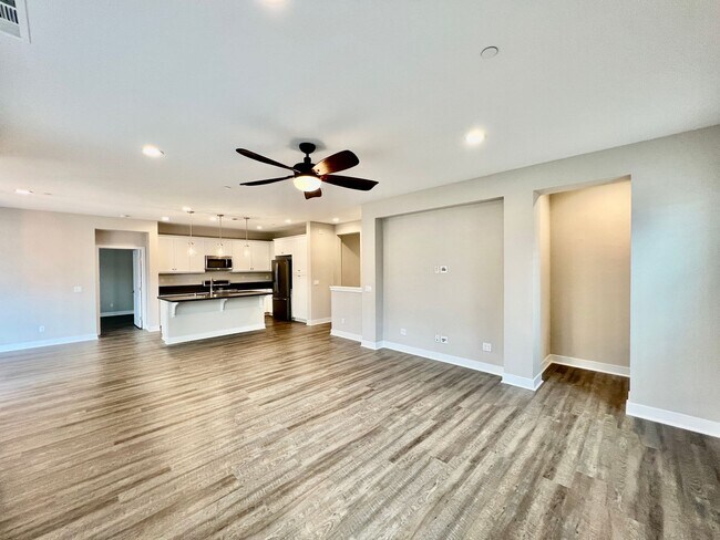 Building Photo - Beautiful 3B/2BA house available for lease...