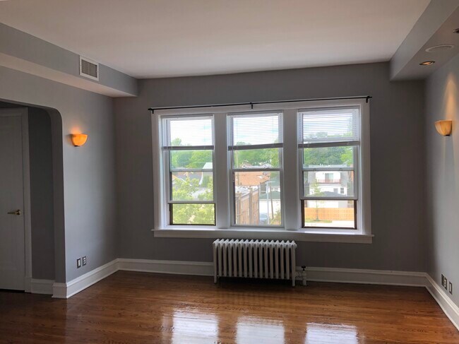 Foto del edificio - 2423 W Pratt blvd