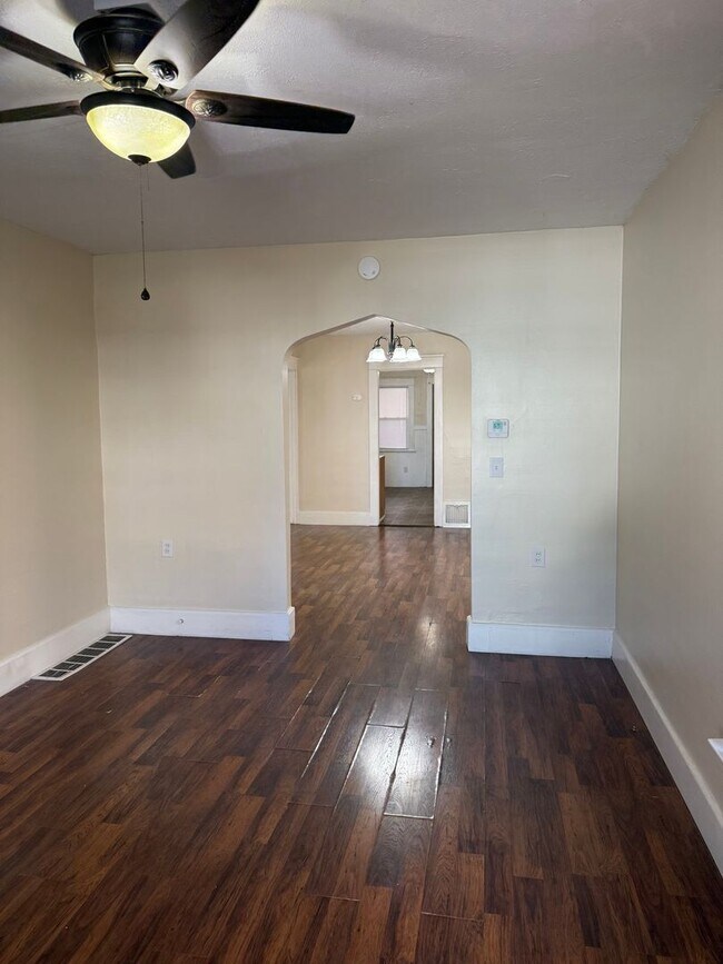 Foto del edificio - 1147 W 22nd St