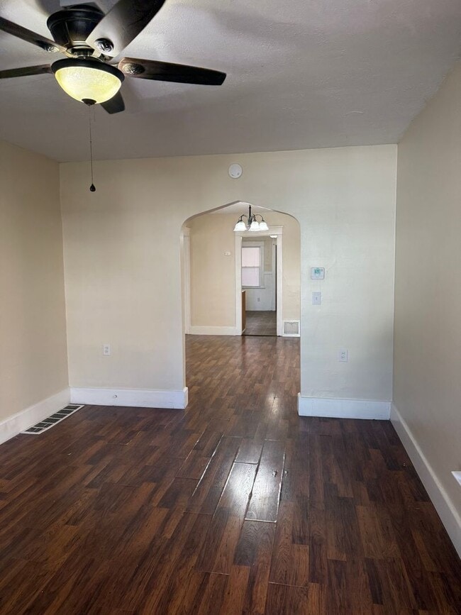 Building Photo - 1147 W 22nd St