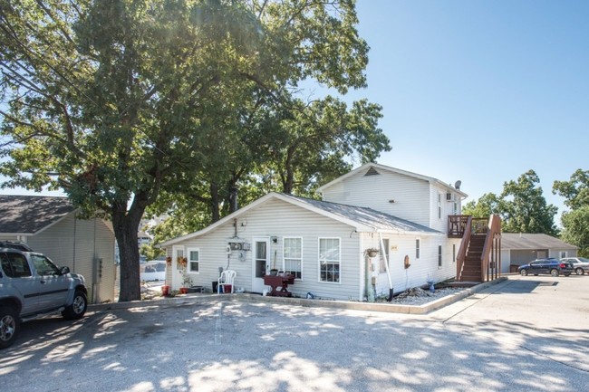 Building Photo - Ozark Oaks Apartments