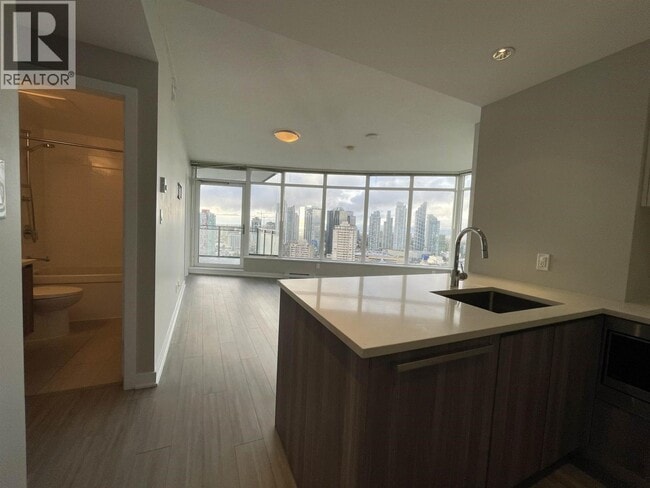 Photo du bâtiment - 4900 Lennox Ln