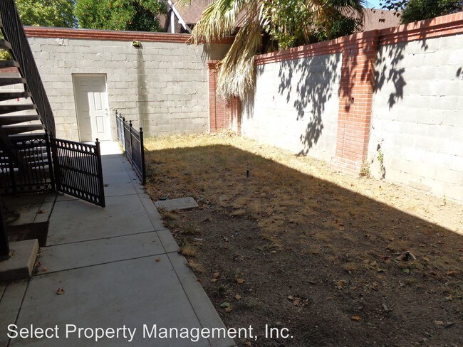 Building Photo - 213 1/2 3rd St