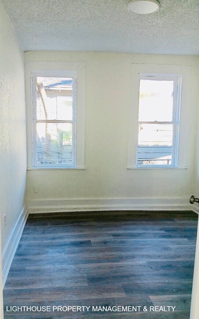 Foto del edificio - Renovated 3 Bed/1 Bath Home with Fenced Yard!