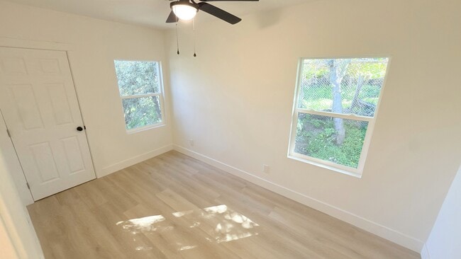 Building Photo - 1733 Magazine St