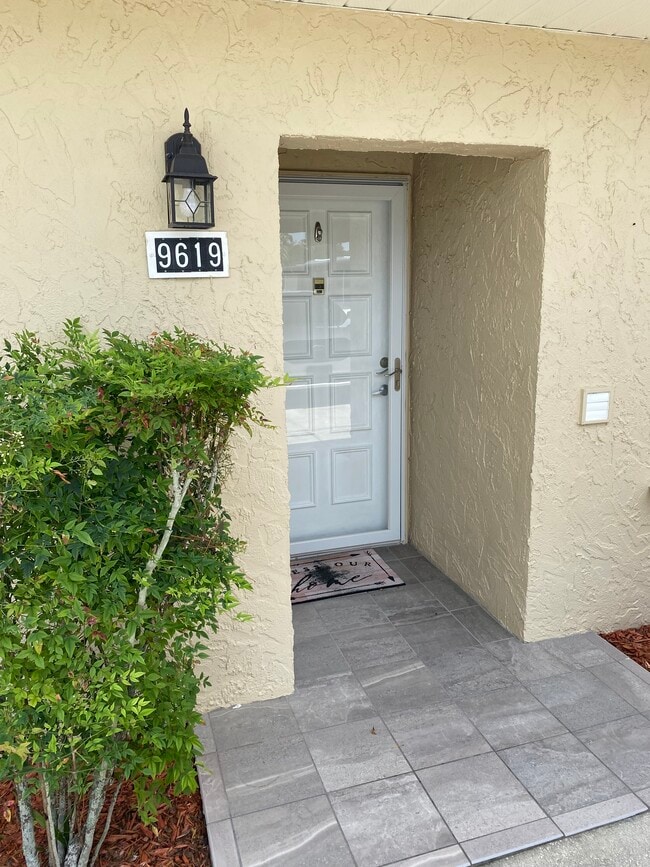 Building Photo - 9619 Midiron Ct